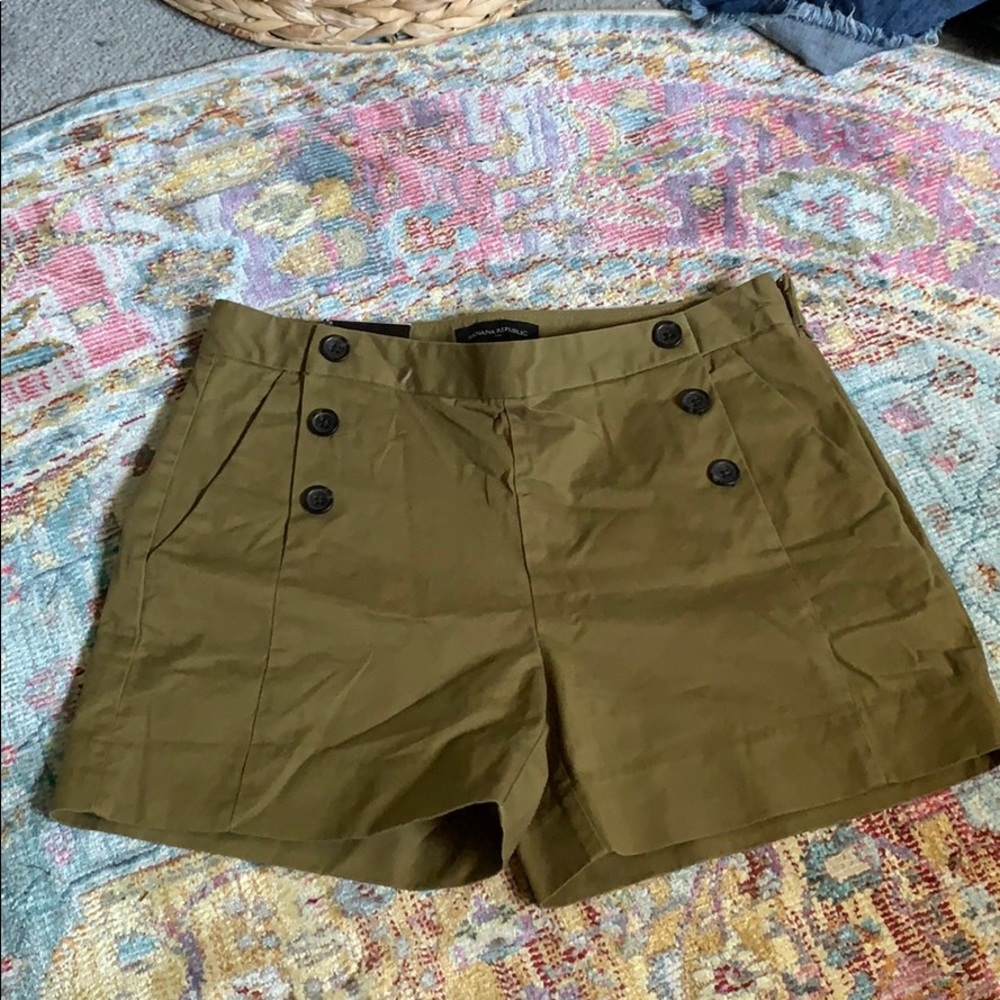 Front Buttons Banana Republic Shorts